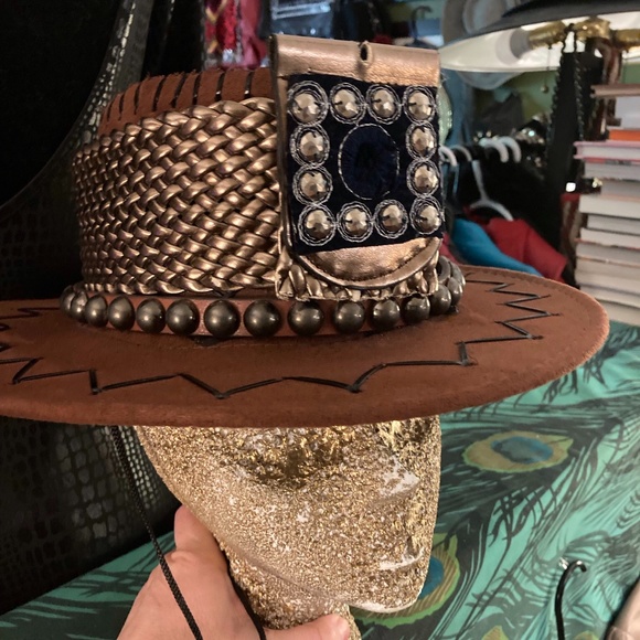 Customed Bronze, Silver and Gold Metals Hat